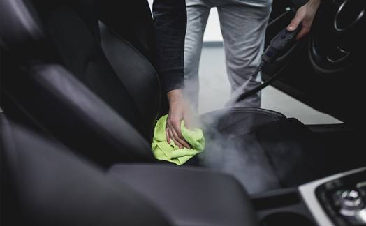 Obrázok ku článku 5 benefitov, ktoré prináša parné čistenie auta